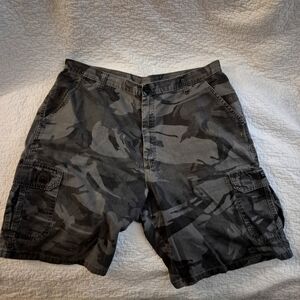 Men's Gray Camouflage Cargo Shorts